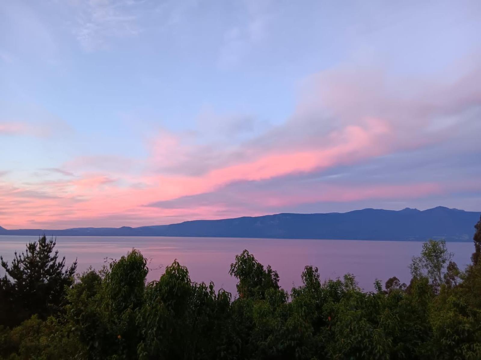 Cabanas Ayalen Con Vista Al Lago Pucón Pokoj fotografie